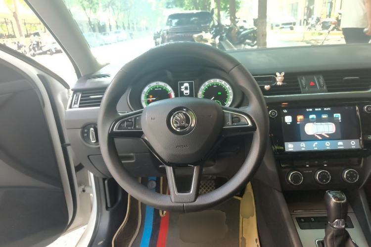 Used Skoda Octavia 2019 1.5L Automatic Luxury Edition Steering Wheel