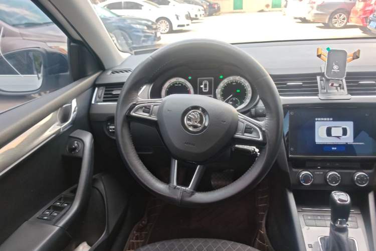Used Skoda Octavia 2019 TSI280 DSG Luxury Edition Station Wagon China VI Standard Steering Wheel