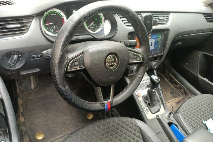 Used Skoda Octavia 2019 1.5L Automatic Smart Drive Luxury Edition China VI Standard Steering Wheel