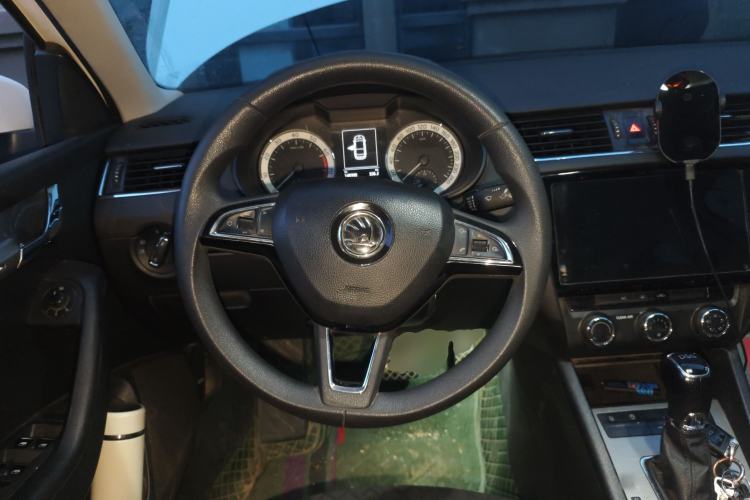 Used Skoda Octavia 2019 TSI230 DSG SmartDrive Luxury Edition China VI Steering Wheel