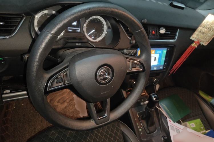 Used Skoda Octavia 2019 TSI280 DSG Luxury Edition Station Wagon China VI Standard Steering Wheel