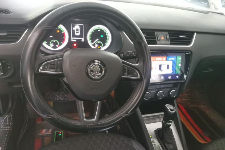 Used Skoda Octavia 2019 1.5L Automatic Smart Drive Luxury Edition China VI Standard Steering Wheel