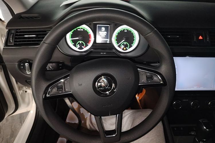 Used Skoda Octavia 2019 1.5L Automatic Smart Drive Luxury Edition China VI Standard Steering Wheel