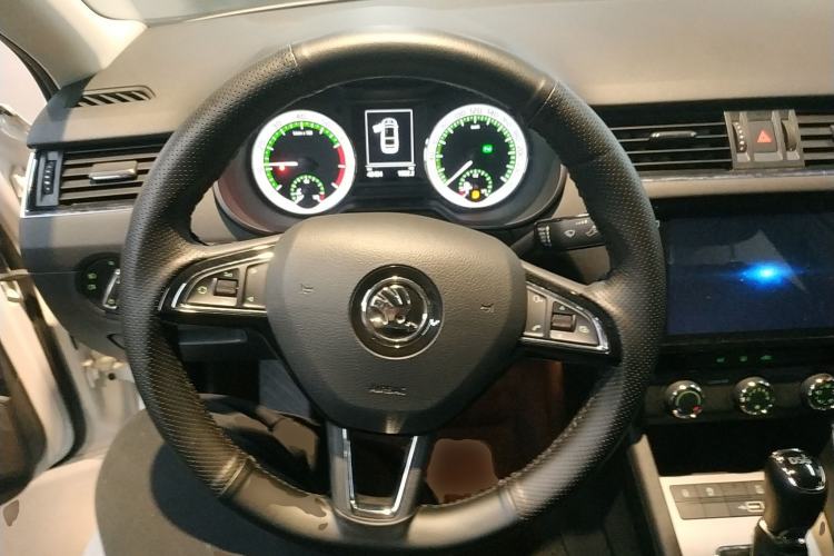 Used Skoda Octavia 2019 TSI230 DSG SmartDrive Luxury Edition China VI Steering Wheel