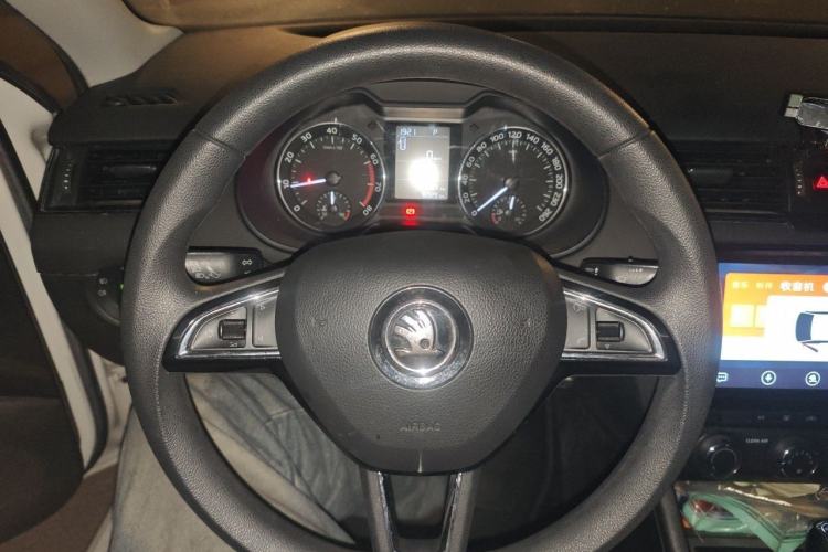 Used Skoda Octavia 2019 1.5L Automatic SmartDrive Comfort Edition China VI Standard Steering Wheel