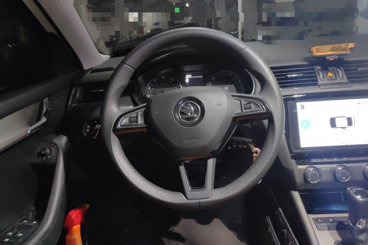 Used Skoda Octavia 2019 TSI230 DSG Smart & Comfort Edition China VI Standard Steering Wheel