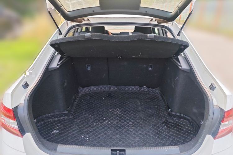 Used Skoda Octavia 2019 1.5L Automatic Smart Drive Luxury Edition China VI Standard Trunk