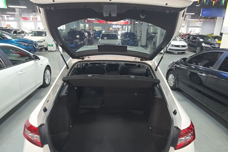 Used Skoda Octavia 2019 TSI230 DSG Smart & Comfort Edition China VI Standard Trunk