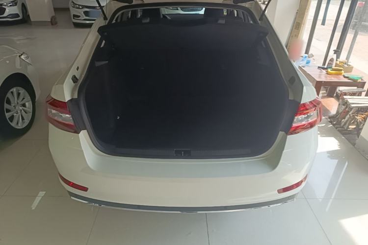 Used Skoda Octavia 2019 1.5L Automatic Luxury Edition Trunk