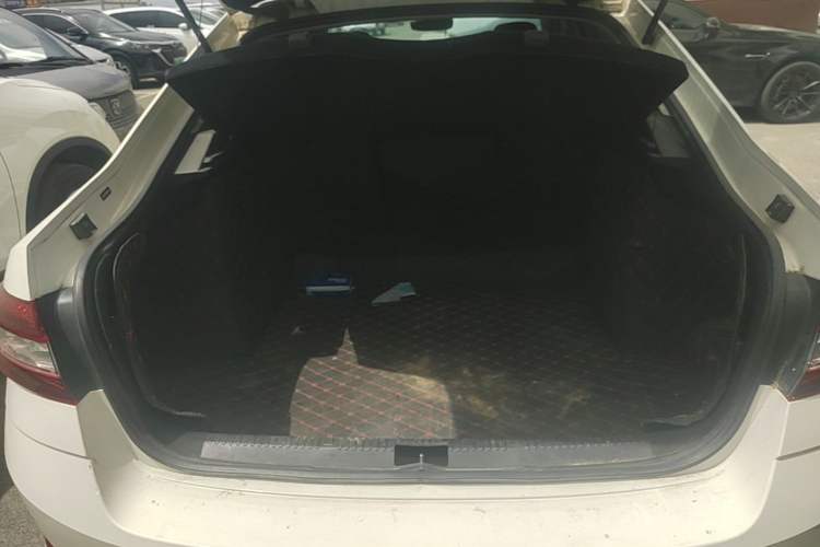 Used Skoda Octavia 2019 1.5L Automatic Smart Drive Luxury Edition China VI Standard Trunk