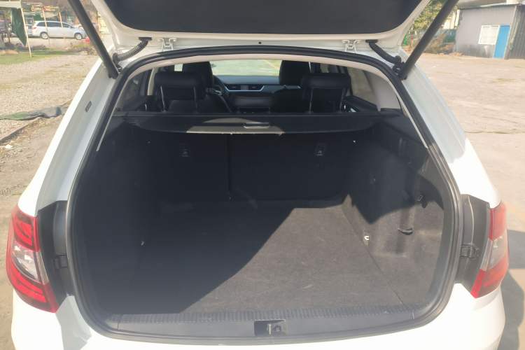 Used Skoda Octavia 2019 TSI280 DSG Luxury Edition Station Wagon China VI Standard Trunk