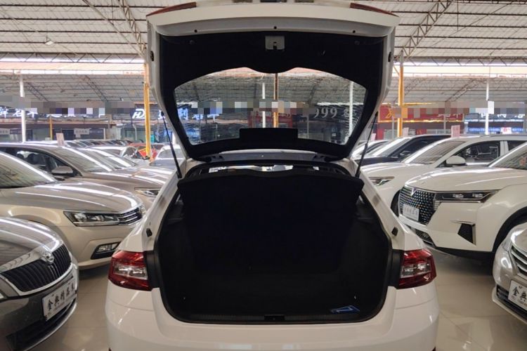 Used Skoda Octavia 2019 1.5L Automatic Smart Drive Luxury Edition China VI Standard Trunk