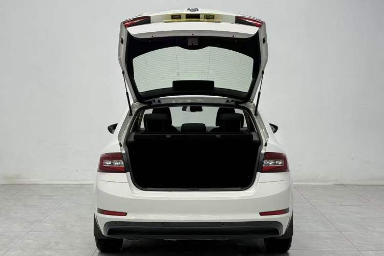 Used Skoda Octavia 2019 1.5L Automatic Comfort Edition Trunk