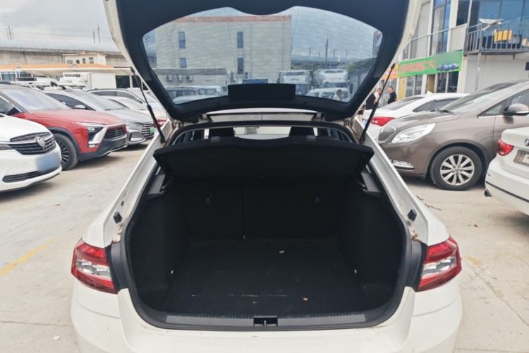 Used Skoda Octavia 2019 TSI280 DSG SmartDrive Luxury Edition China VI Trunk