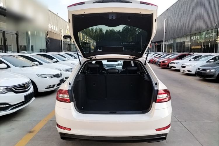 Used Skoda Octavia 2019 1.5L Automatic SmartDrive Comfort Edition China VI Standard Trunk