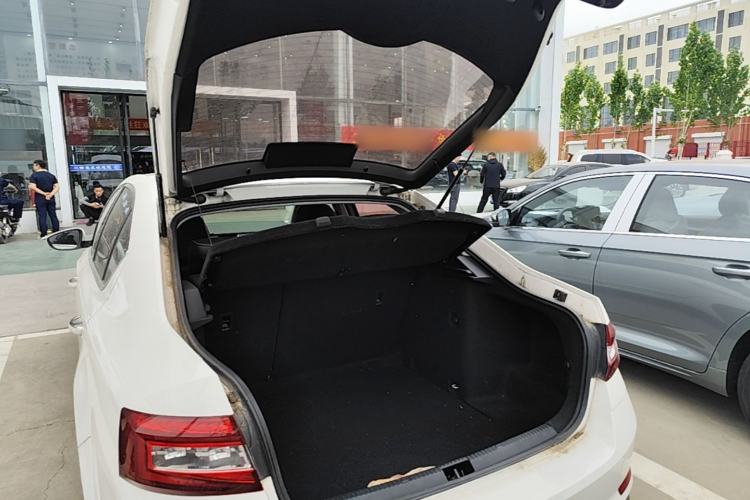 Used Skoda Octavia 2019 TSI230 DSG SmartDrive Luxury Edition China VI Trunk