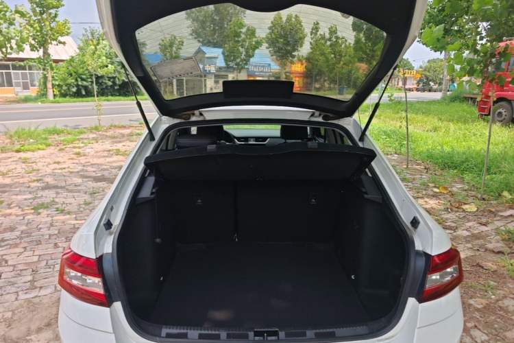 Used Skoda Octavia 2019 1.5L Automatic SmartDrive Comfort Edition China VI Standard Trunk