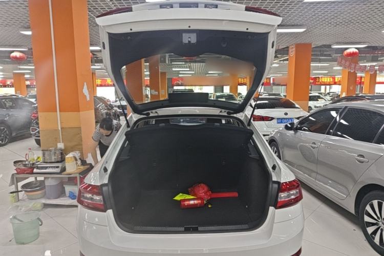 Used Skoda Octavia 2019 1.5L Automatic Smart Drive Luxury Edition China VI Standard Trunk