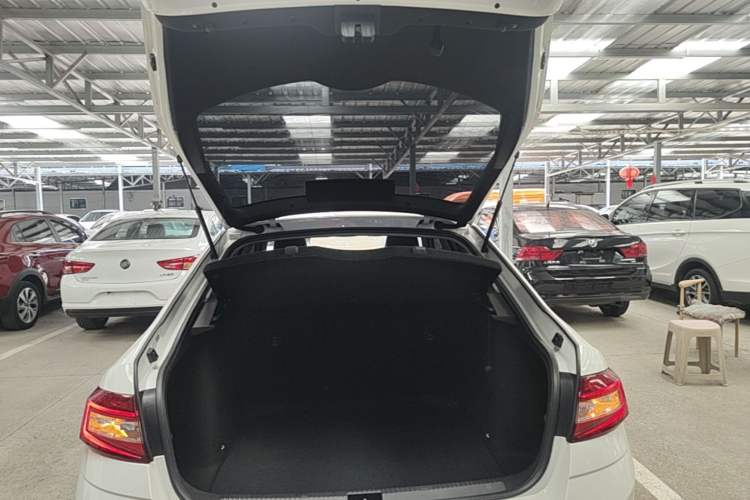 Used Skoda Octavia 2019 1.5L Automatic Luxury Edition Trunk
