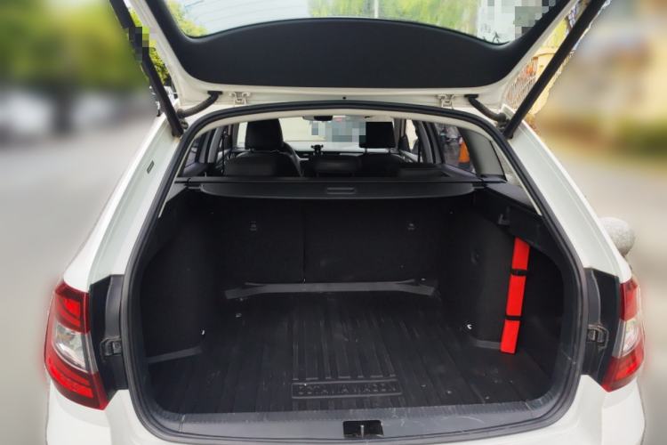 Used Skoda Octavia 2019 TSI280 DSG Luxury Edition Station Wagon China VI Standard Trunk