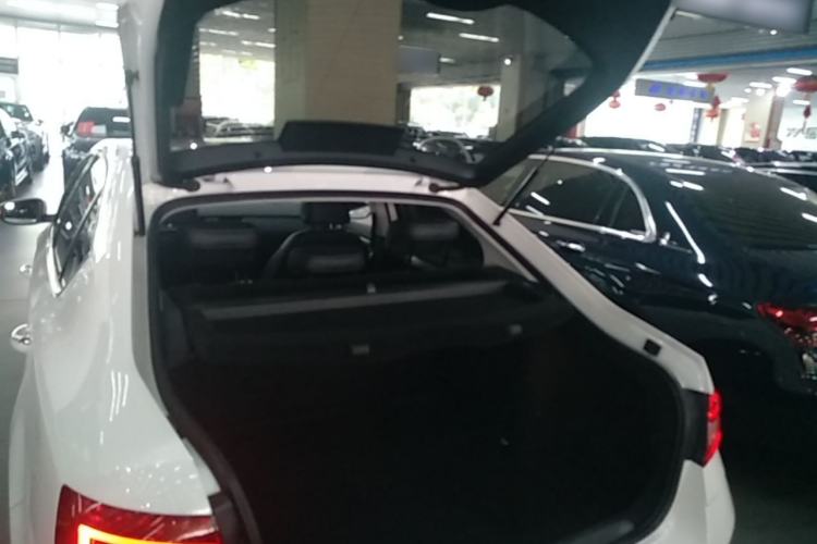 Used Skoda Octavia 2019 TSI230 DSG SmartDrive Luxury Edition China VI Trunk
