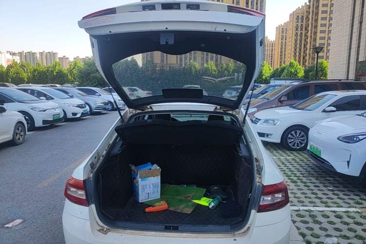 Used Skoda Octavia 2019 1.5L Automatic Luxury Edition Trunk