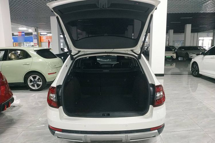 Used Skoda Octavia 2019 TSI280 DSG Luxury Edition Station Wagon China VI Standard Trunk