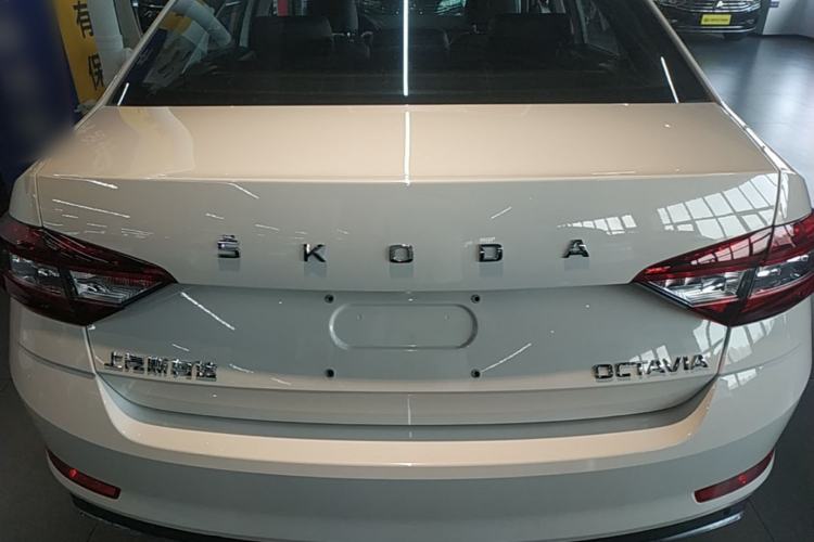 Used Skoda Octavia 2019 1.5L Automatic Smart Drive Luxury Edition China VI Standard Trunk
