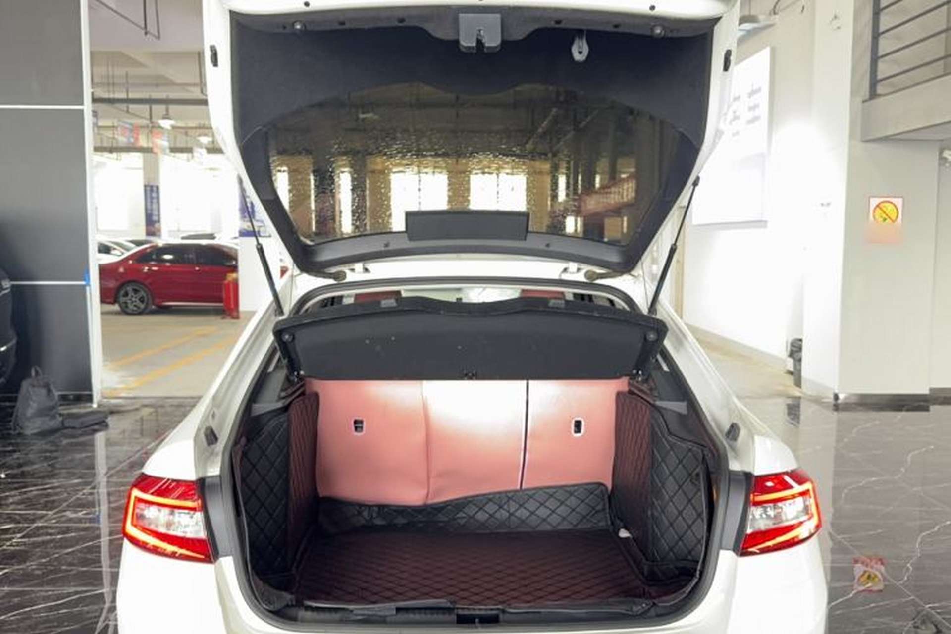 Used Skoda Octavia 2019 TSI230 DSG SmartDrive Luxury Edition China VI Trunk
