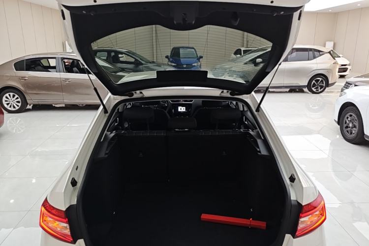 Used Skoda Octavia 2019 TSI230 DSG Smart & Comfort Edition China VI Standard Trunk