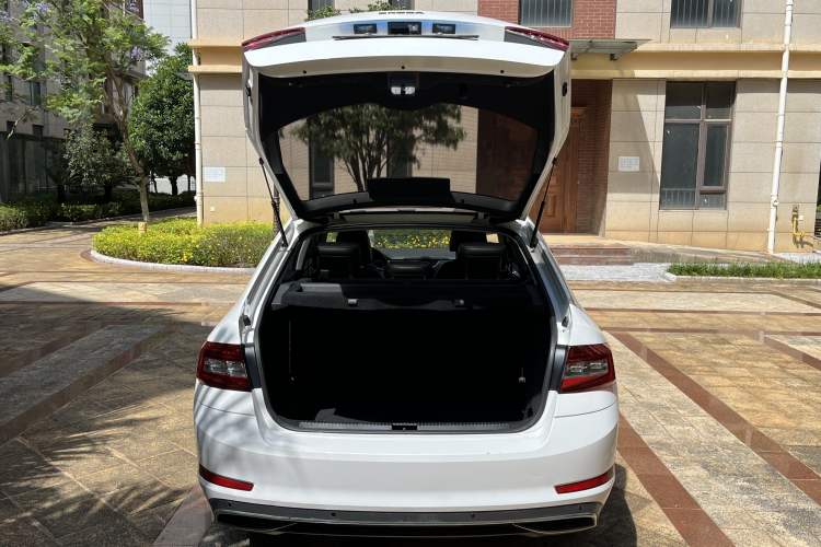 Used Skoda Octavia 2019 TSI280 DSG SmartDrive Luxury Edition China VI Trunk