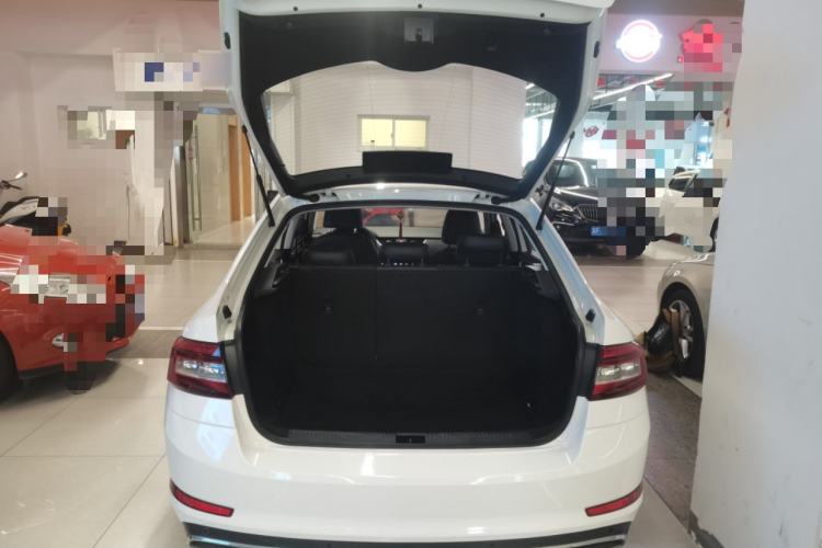 Used Skoda Octavia 2019 1.5L Automatic Smart Drive Luxury Edition China VI Standard Trunk
