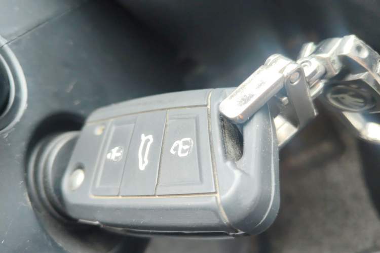 Used Skoda Octavia 2019 1.5L Automatic Smart Drive Luxury Edition China VI Standard Vehicle Key
