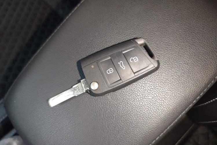 Used Skoda Octavia 2019 TSI280 DSG SmartDrive Luxury Edition China VI Vehicle Key