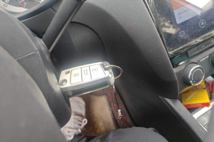 Used Skoda Octavia 2019 1.5L Automatic Smart Drive Luxury Edition China VI Standard Vehicle Key