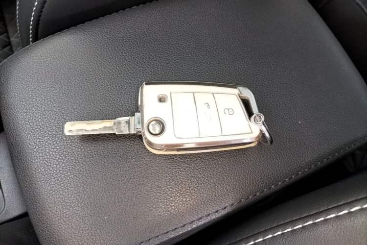 Used Skoda Octavia 2019 1.5L Automatic Smart Drive Luxury Edition China VI Standard Vehicle Key