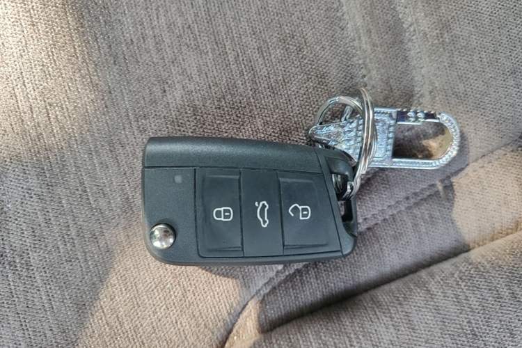 Used Skoda Octavia 2019 TSI230 DSG Smart & Comfort Edition China VI Standard Vehicle Key