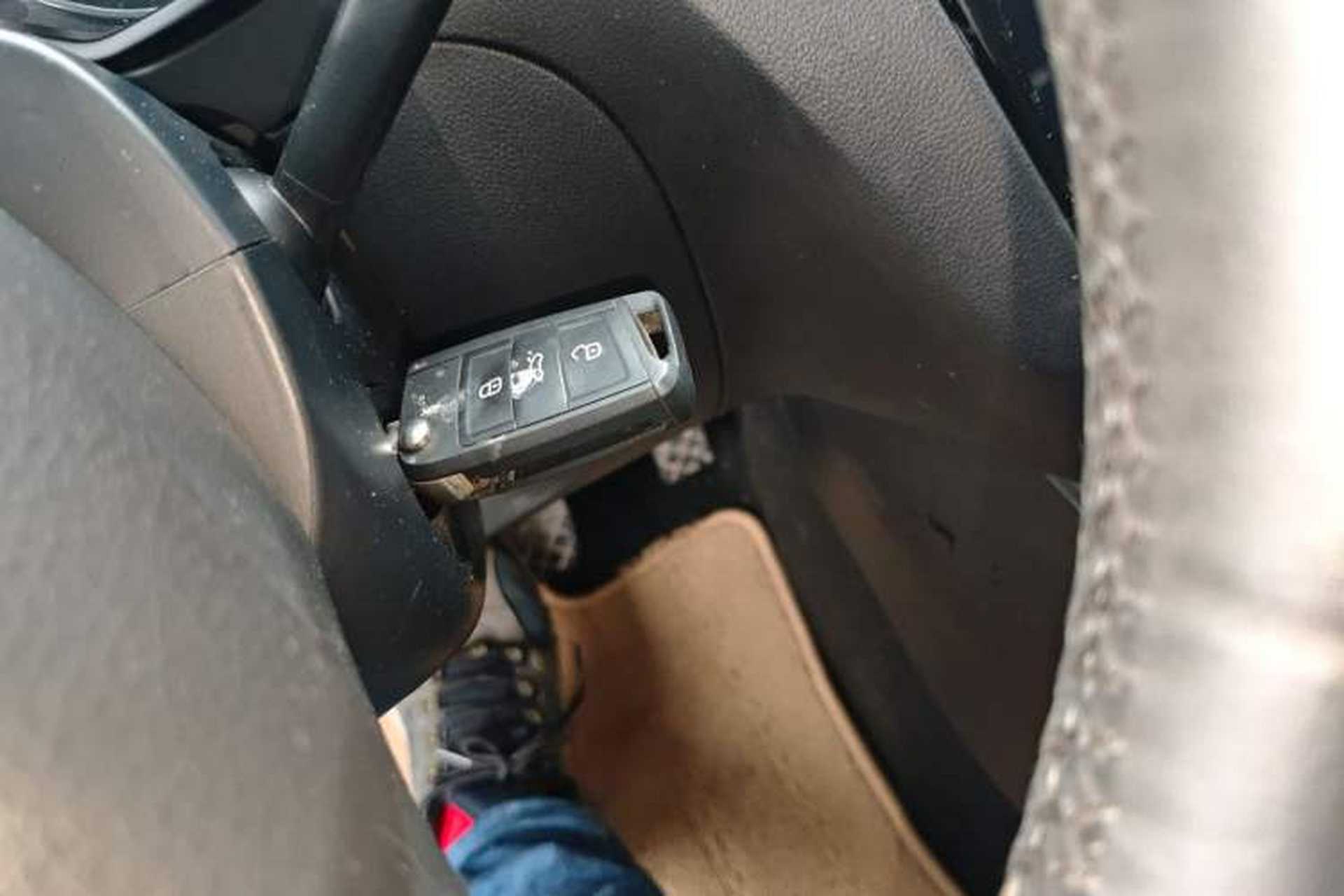 Used Skoda Octavia 2019 TSI230 DSG Smart & Comfort Edition China VI Standard Vehicle Key