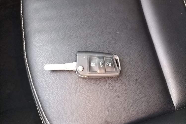 Used Skoda Octavia 2019 1.5L Automatic SmartDrive Comfort Edition China VI Standard Vehicle Key