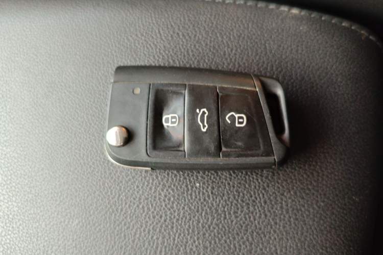 Used Skoda Octavia 2019 TSI280 DSG Luxury Edition Station Wagon China VI Standard Vehicle Key
