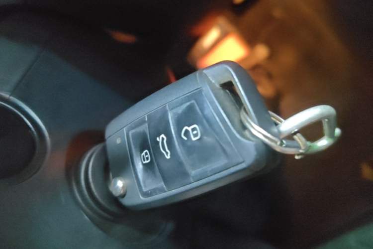 Used Skoda Octavia 2019 1.5L Automatic Smart Drive Luxury Edition China VI Standard Vehicle Key