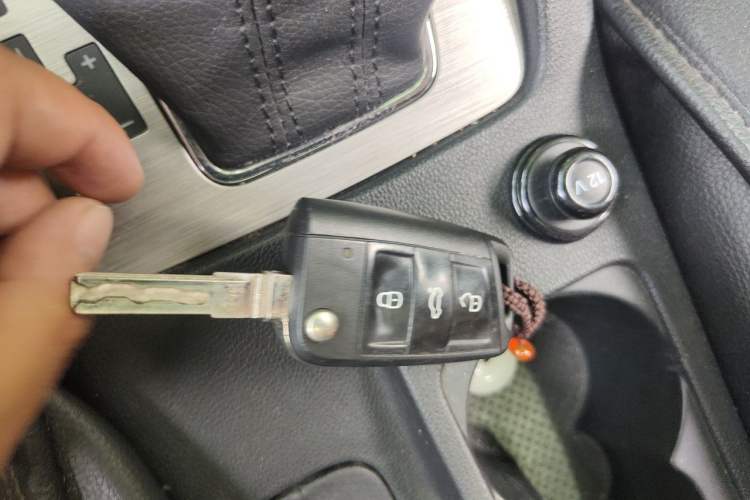Used Skoda Octavia 2019 1.5L Automatic Smart Drive Luxury Edition China VI Standard Vehicle Key