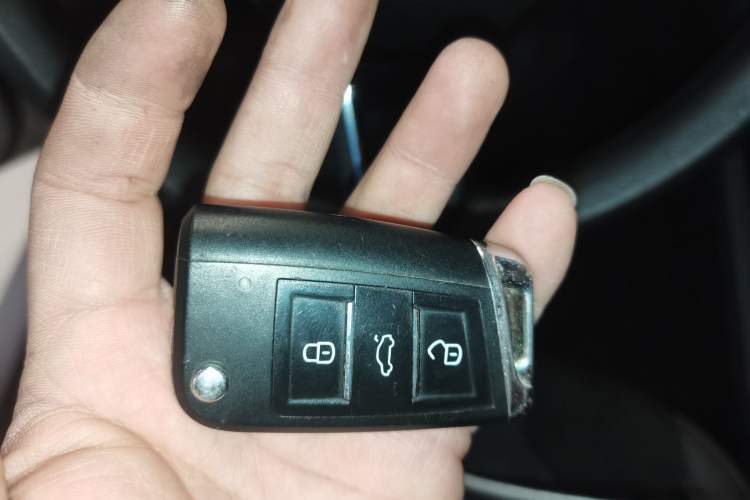 Used Skoda Octavia 2019 1.5L Automatic Smart Drive Luxury Edition China VI Standard Vehicle Key