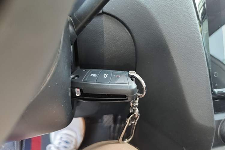 Used Skoda Octavia 2019 TSI230 DSG SmartDrive Luxury Edition China VI Vehicle Key