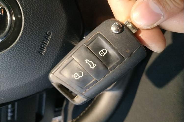 Used Skoda Octavia 2019 TSI230 DSG SmartDrive Luxury Edition China VI Vehicle Key