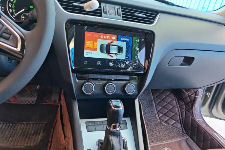 Used Skoda Octavia 2019 1.5L Automatic SmartDrive Comfort Edition China VI Standard Audio And AC Panel