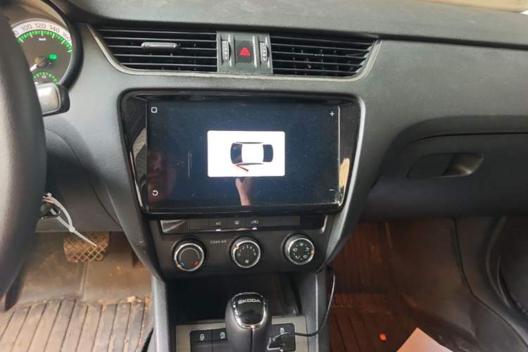 Used Skoda Octavia 2019 1.5L Automatic Smart Drive Luxury Edition China VI Standard Audio And AC Panel