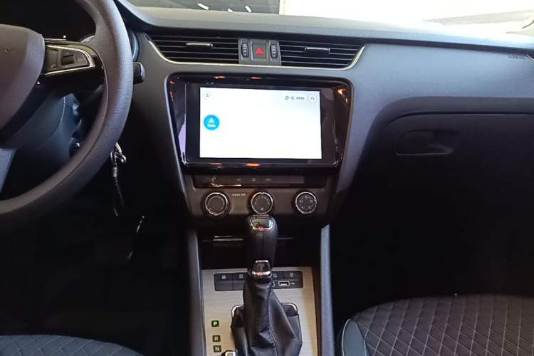 Used Skoda Octavia 2019 1.5L Automatic Smart Drive Luxury Edition China VI Standard Audio And AC Panel