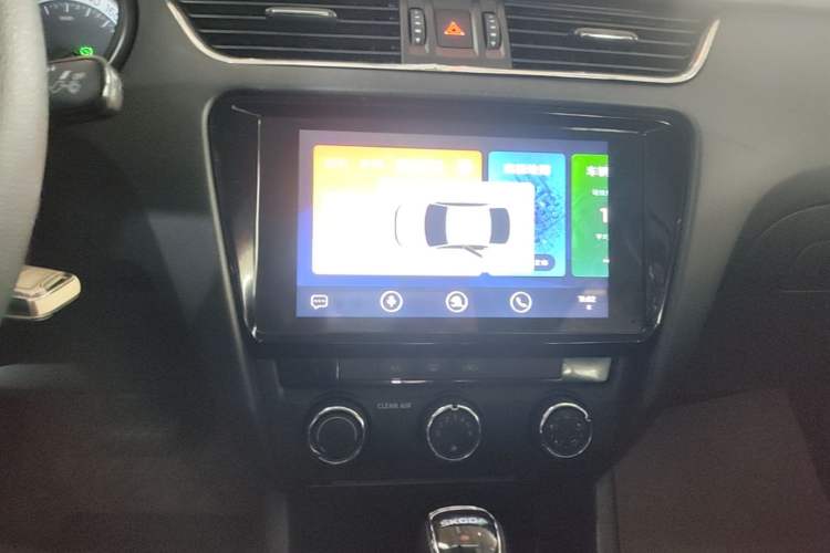 Used Skoda Octavia 2019 1.5L Automatic Smart Drive Luxury Edition China VI Standard Audio And AC Panel