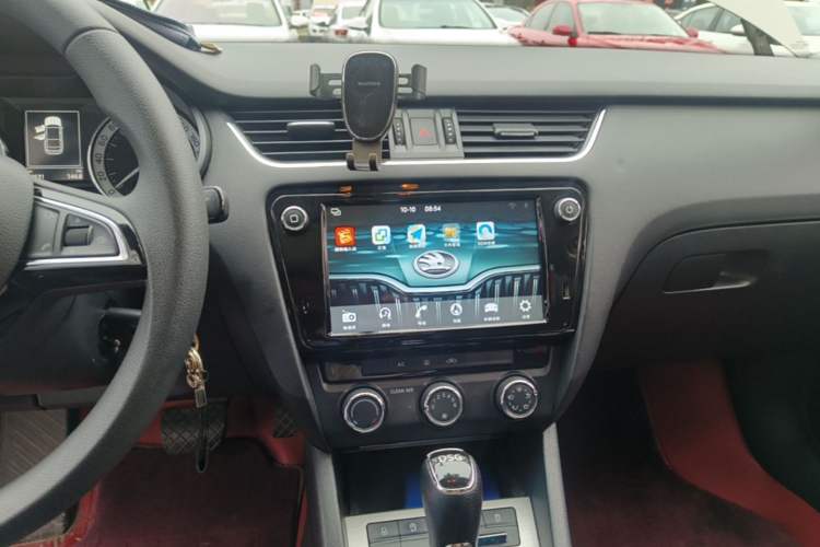 Used Skoda Octavia 2019 TSI230 DSG Luxury Edition Audio And AC Panel